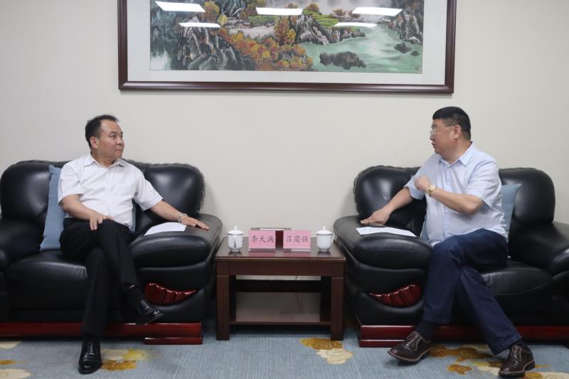 李天滿會(huì)見四川大學(xué)全球創(chuàng)聯(lián)常務(wù)副會(huì)長(zhǎng)、四川會(huì)長(zhǎng)呂藺強(qiáng)一行