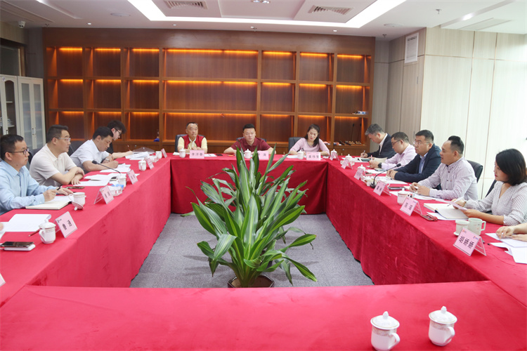 鄧華應(yīng)邀前往廣弘百創(chuàng)供應(yīng)鏈服務(wù)（海南）有限公司、南海商品交易中心洽談合作事宜